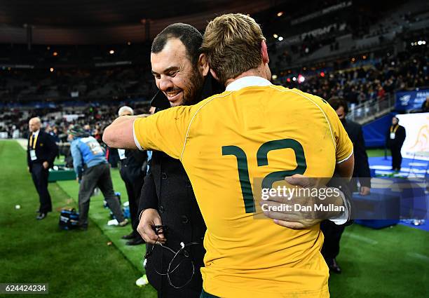 Michael Cheika, Head Coach of Australia celebrates with Kyle Godwin of Australia following the international match between France and Australia at...