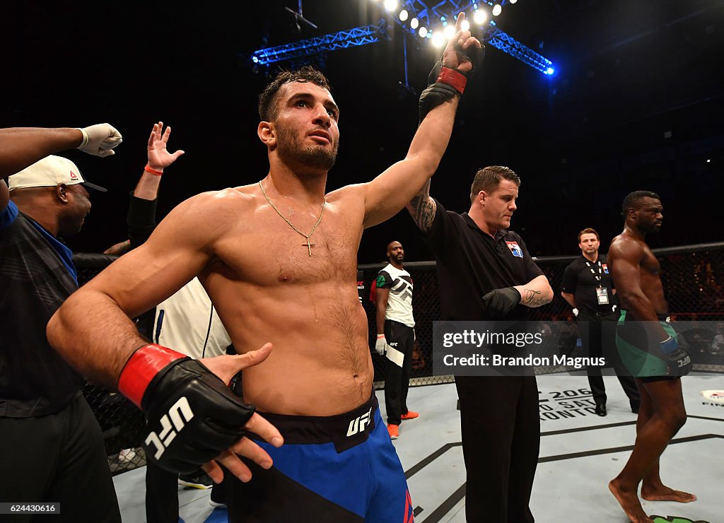 UFC Fight Night: Mousasi v Hall 2