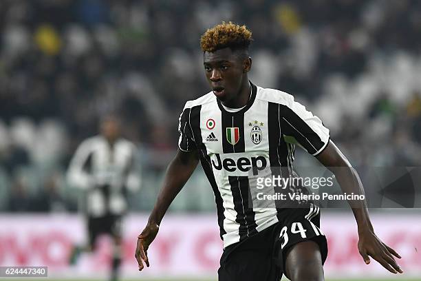 Moise Kean of Juventus FC looks on during the Serie A match between Juventus FC and Pescara Calcio at Juventus Stadium on November 19, 2016 in Turin,...