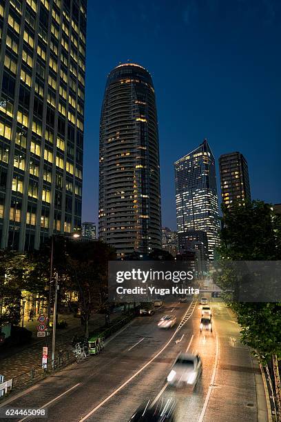 tokyo nightscape in minato-ward - tokyo toranomon hills stock pictures, royalty-free photos & images