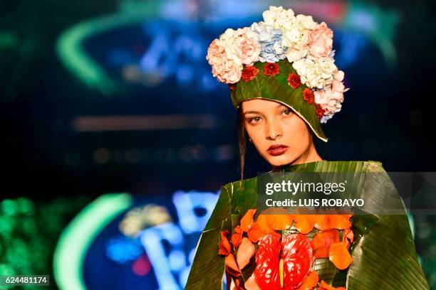 Model presents a creation by Colombian designer Valentina Hoyos made with organic elements during BioFashion Show, on November 19 in Cali, Valle del...