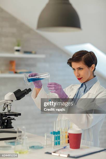 researcher working in her lab. - physicist stock pictures, royalty-free photos & images