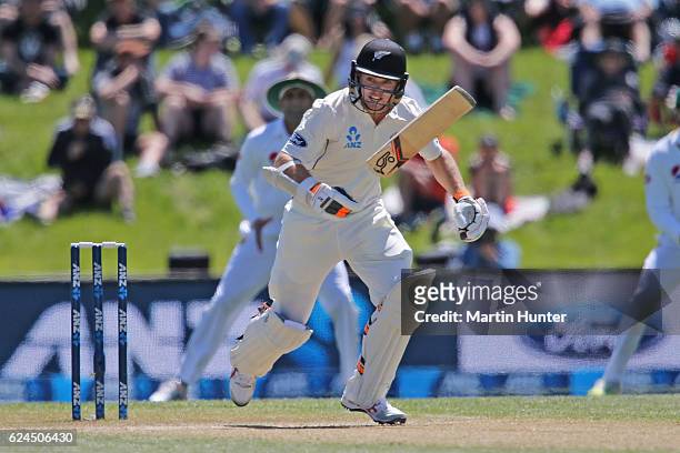 Tom Latham of New Zealand bats during day four of the First Test between New Zealand and Pakistan at Hagley Oval on November 20, 2016 in...