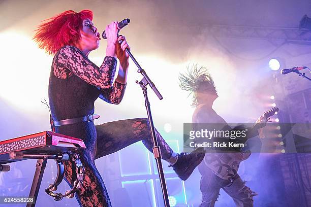 Musicians Hannah Hooper and Christian Zucconi of Grouplove perform in concert at Stubb's Bar-B-Q on November 19, 2016 in Austin, Texas.