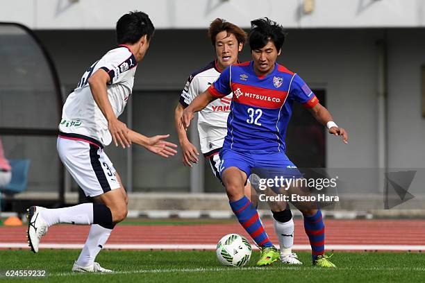 Yu In Soo#32 of FC Tokyo U-23 in action during the J.League third division match between FC Tokyo U-23 and Cerezo Osaka U-23 at Yumenoshima Stadium...