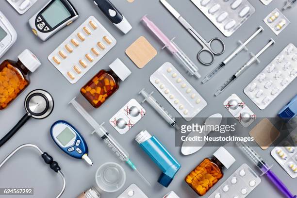 flat lay of various medical supplies on gray background - pharmaceutical stockfoto's en -beelden