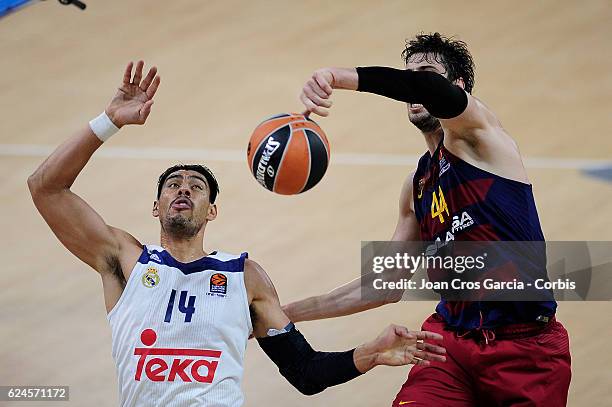 Ante Tomic of F.C Barcelona Lassa, and Gustavo Ayon of Real Madrid during the basketball Turkish Airlines Euroleague match between F.C Barcelona...