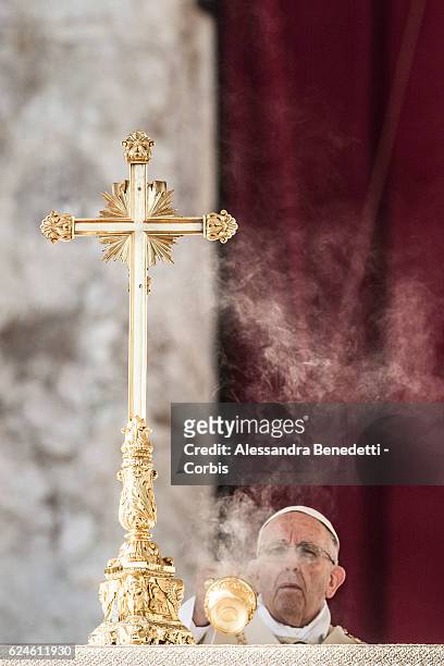 Pope Francis leads the closing mass of the Extraordinary Jubilee of Mercy, in St. Peter's Square at The Vatican on November 20, 2016 in Vatican City,...