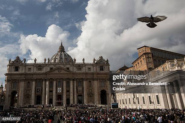 General view as Pope Francis leads the closing mass of the Extraordinary Jubilee of Mercy, in St. Peter's Square at The Vatican on November 20, 2016...