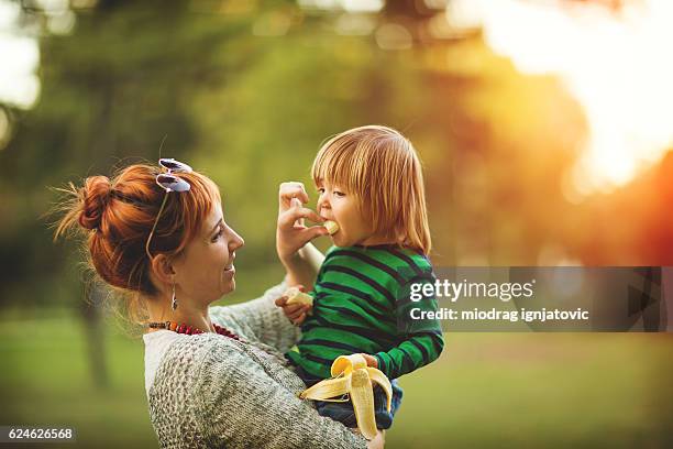 healty children's snack - child eating outdoors stock pictures, royalty-free photos & images