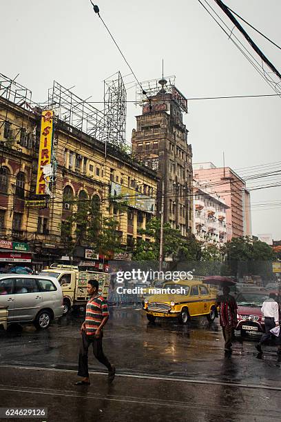 tiene lloviendo en calcuta. - calcuta fotografías e imágenes de stock