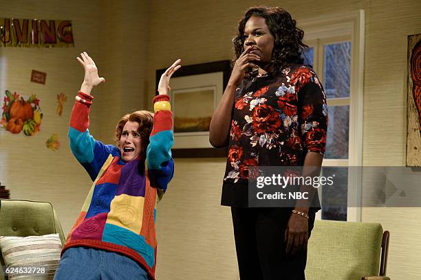 Kristen Wiig" Episode 1711 -- Pictured: Kristen Wiig as Sue and Leslie Jones during the "Surprise Lady: Thanksgiving" sketch on November 19, 2016 --