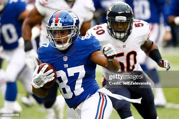 Sterling Shepard of the New York Giants runs in front of Jerrell Freeman of the Chicago Bears during their game at MetLife Stadium on November 20,...