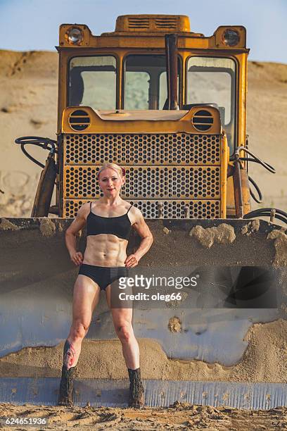 athletic muscular woman - agricultural equipment stockfoto's en -beelden