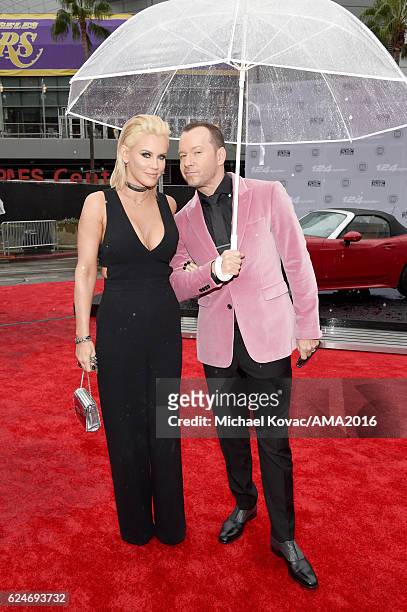 Actress Jenny McCarthy and actor Donnie Wahlberg attend the 2016 American Music Awards Red Carpet Arrivals sponsored by FIAT 124 Spider at Microsoft...