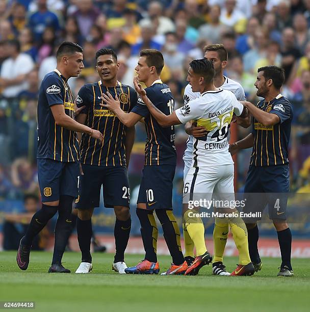 Teofilo Gutierrez of Rosario Central argues with Ricardo Centurion of Boca Juniors during a match between Boca Juniors and Rosario Central as part of...