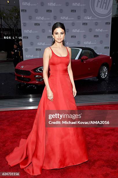 Singer/actress Selena Gomez attends the 2016 American Music Awards Red Carpet Arrivals sponsored by FIAT 124 Spider at Microsoft Theater on November...