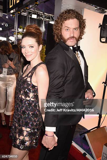 Actor T.J. Miller and Kate Gorney attend the 2016 American Music Awards at Microsoft Theater on November 20, 2016 in Los Angeles, California.