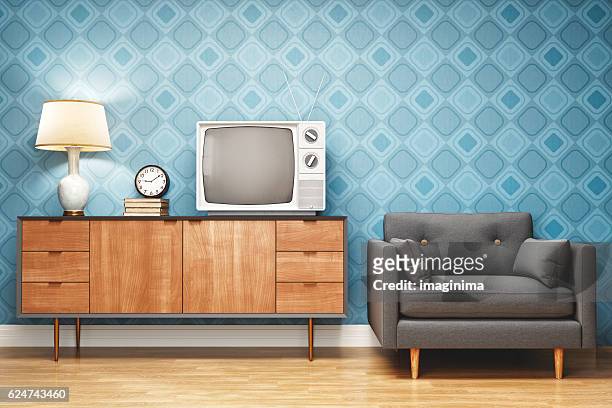 retro style living room interior design - insight tv stockfoto's en -beelden