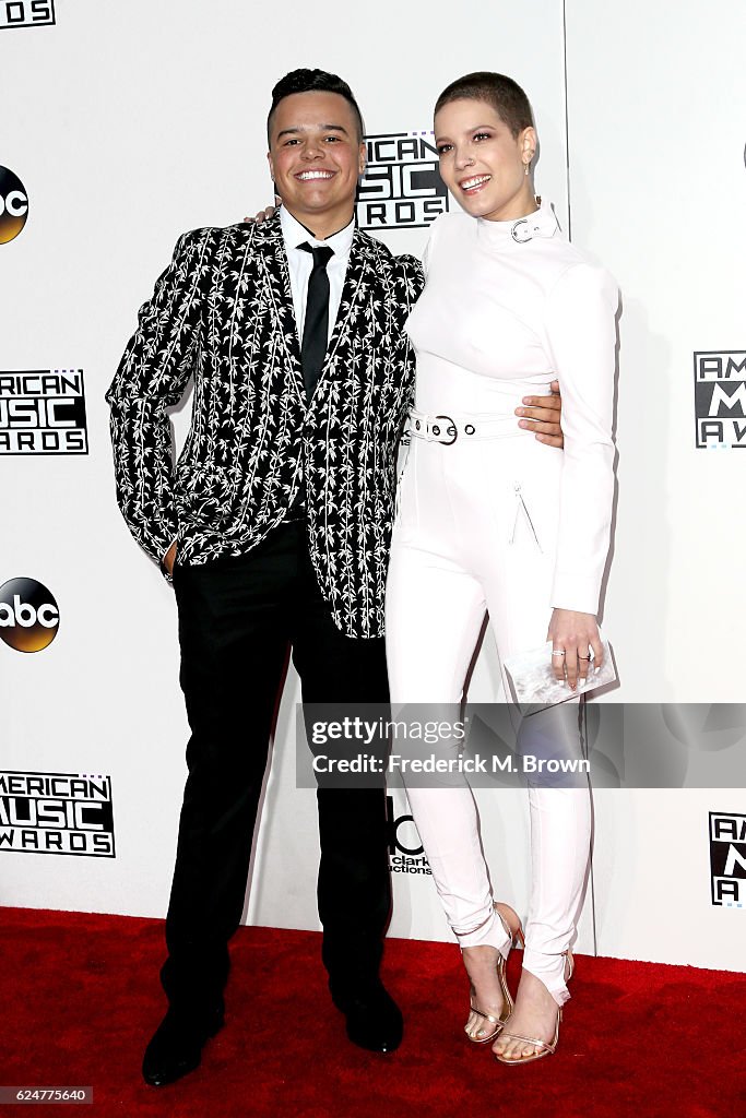 2016 American Music Awards - Arrivals