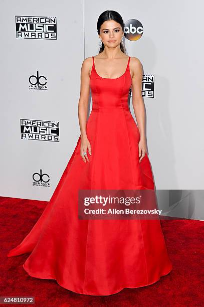 Singer/actress Selena Gomez arrives at the 2016 American Music Awards at Microsoft Theater on November 20, 2016 in Los Angeles, California.