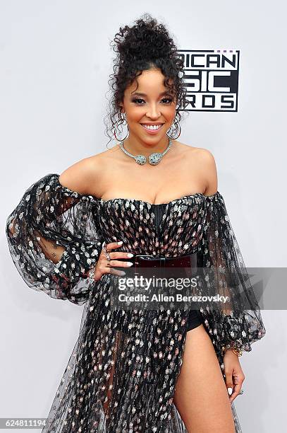 Singer Tinashe arrives at the 2016 American Music Awards at Microsoft Theater on November 20, 2016 in Los Angeles, California.