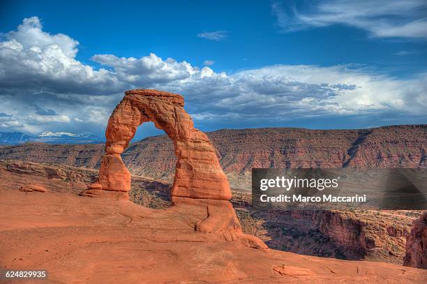 delicate arch - delicate arch stock-fotos und bilder