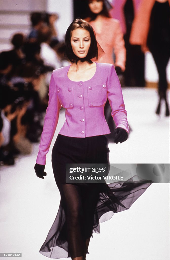 Christy Turlington walks the runway at the Karl Lagerfeld Ready to ...