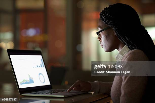 young woman creating presentation on laptop - selective focus stockfoto's en -beelden