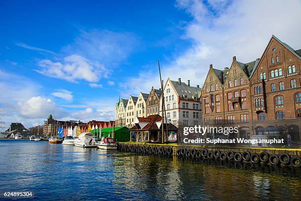 famous bryggen street with wooden colored houses in bergen, norway - 卑爾根 個照片及圖片檔