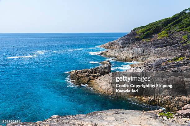 rock reef with beautiful turquoise sea from ta chai island, thailand. - tachai stockfoto's en -beelden