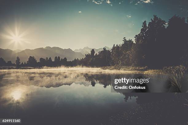 lake matheson nature panorama at sunrise, new zealand - forest new zealand stockfoto's en -beelden