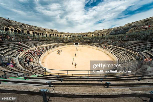 nîmes arena - arène de nîmes photos et images de collection