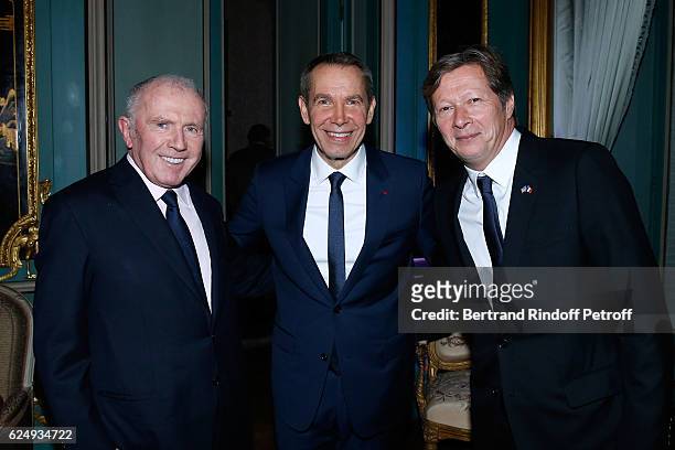 Francois Pinault, Artist Jeff Koons and Galerist Jerome de Noirmont attend the Press conference announcing a donation by artist Jeff Koons who offers...