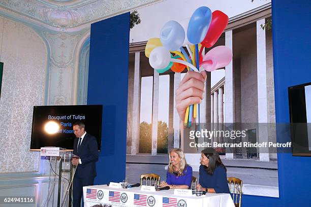 Artist Jeff Koons, USA Ambassador to France, Jane D. Hartley and Mayor of Paris, Anne Hidalgo present the Press conference announcing a donation by...