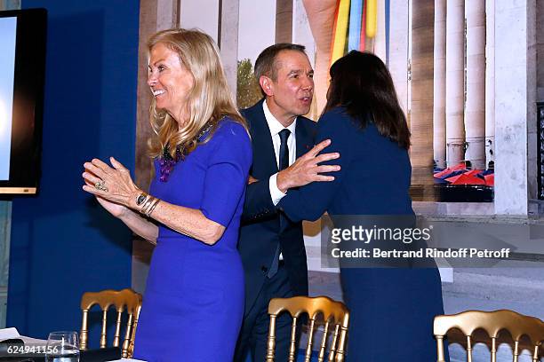 Ambassador to France, Jane D. Hartley, Artist Jeff Koons and Mayor of Paris, Anne Hidalgo present the Press conference announcing a donation by...