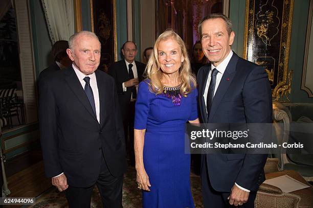 Francois Pinault, USA Ambassador to France, Jane D. Hartley and Artist Jeff Koons attend the Press conference announcing a donation by artist Jeff...