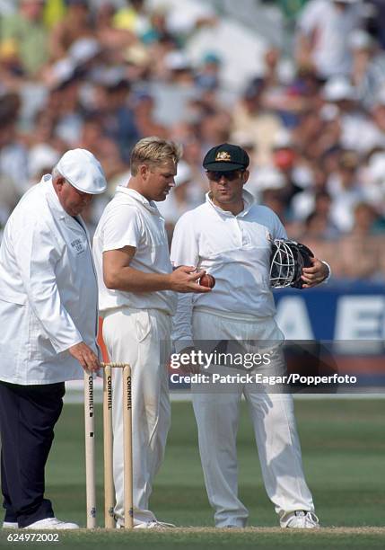 Australia captain Mark Taylor talks with bowler Shane Warne during the 5th Test match between England and Australia at Trent Bridge, Nottingham, 8th...
