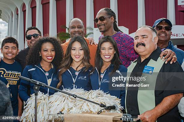 La Rams Turkey 46 Michelle And Snoop Dogg Photos & High Res Pictures - Getty Images
