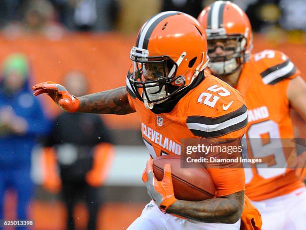 Running back George Atkinson III of the Cleveland Browns returns a kickoff during a game against the Pittsburgh Steelers on November 20, 2016 at...