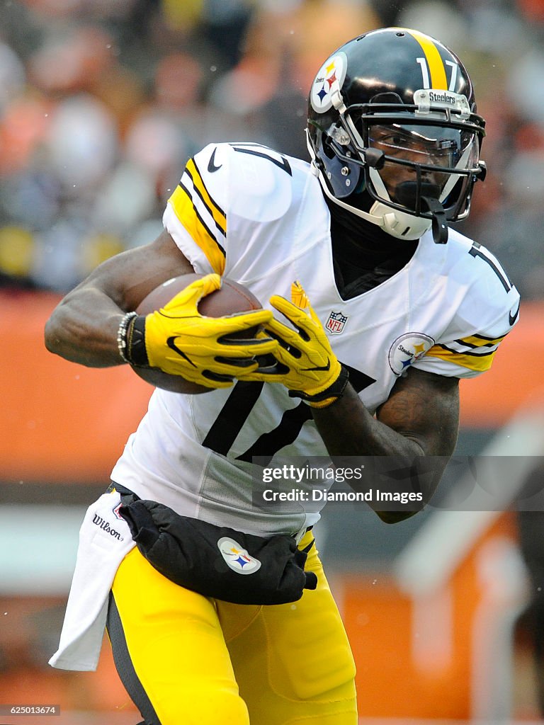 Pittsburgh Steelers v Cleveland Browns