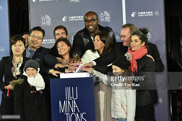 Chinese guests from China Eastern Airlines, Paris 8th district Jeanne d'Hautesserres, Bruno Julliard, Paris mayor Anne Hidalgo, Judoka Champion Teddy...