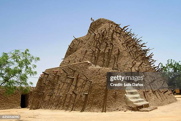 tomb of askia - gao region stock-fotos und bilder