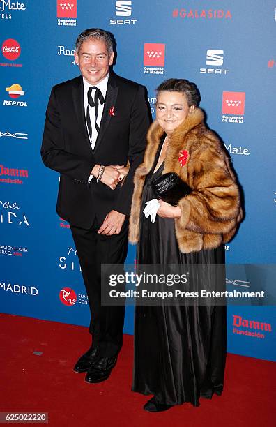 Boris Izaguirre and Elena Benarroch attend 'Gala Sida' 2016 at Cibeles Palace on November 21, 2016 in Madrid, Spain.