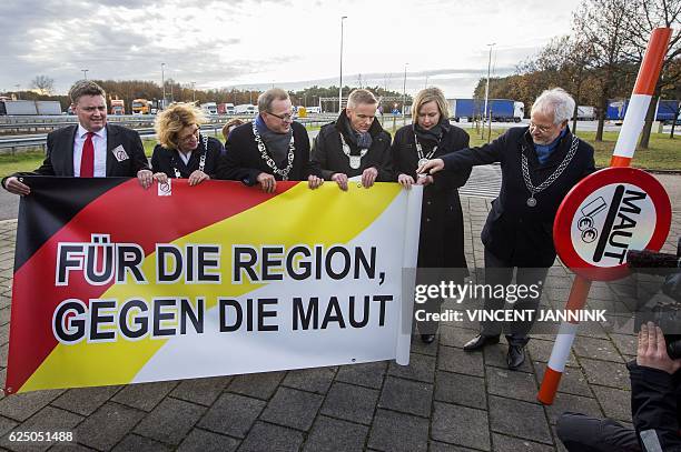 Mayors Thomas Berling of Nordhorn, Sonja Jyrgens of Gronau, Volker Panning of Bad Bentheim, Theo Schouten of Oldenzaal, Ineke Bakker of Dinkelland...