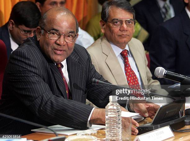 Yv Reddy Rbi 420 Rbi Building Stock Photos, High-Res Pictures, and Images - Getty Images