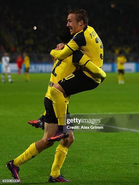 Felix Passlack of Borussia Dortmund celebrates scoring his teams seventh goal with teammate Christian Pulisic during the UEFA Champions League Group...