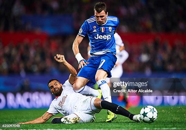 Gabriel Mercado of Sevilla FC competes for the ball with Mario Mandzukic of Juventus during the UEFA Champions League match between Sevilla FC and...