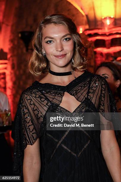 Arizona Muse attends the Save The Children Winter Gala at The Guildhall on November 22, 2016 in London, England.