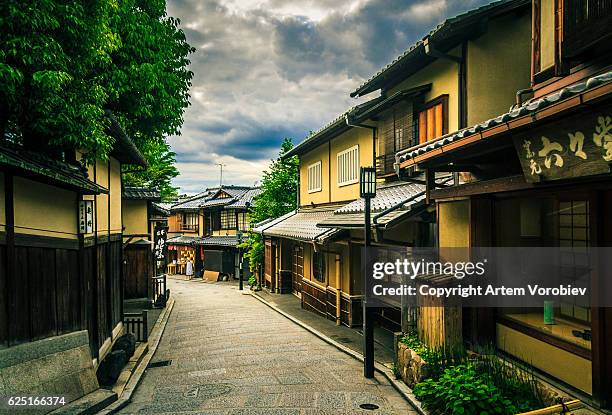 old kyoto street - kiyomizu temple stock pictures, royalty-free photos & images